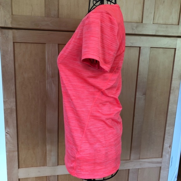 Athleta NWOT workout tee Top, size XXS - Picture 3 of 7